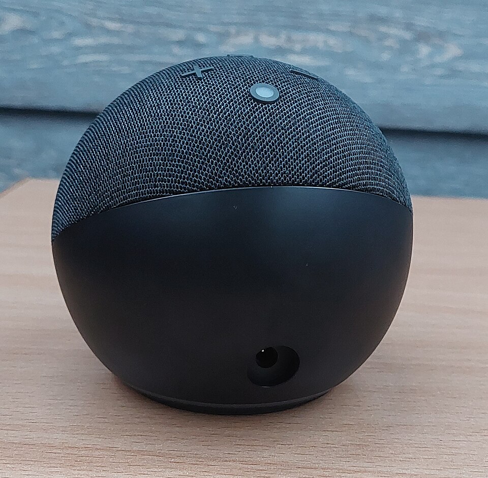Amazon Echo Dot: your listener turns on your radio by voice with Alexa
